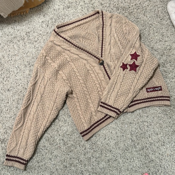 **RARE** Authentic Taylor Swift 2020 Holiday Folklore Cardigan - Picture 2 of 9